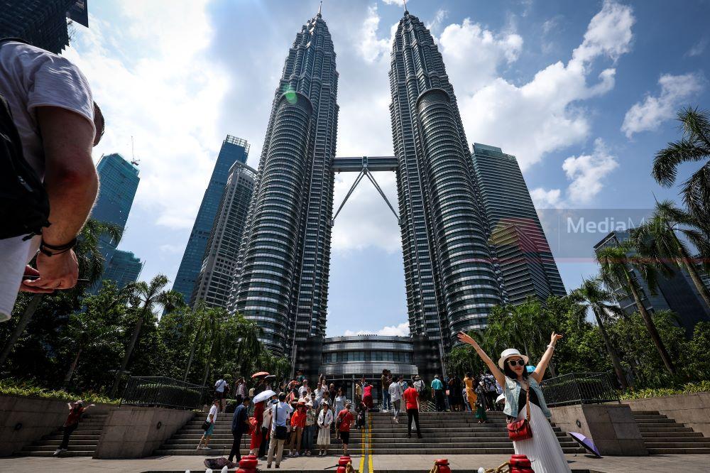 Cuaca cerah sepanjang hari, boleh berjalan raya