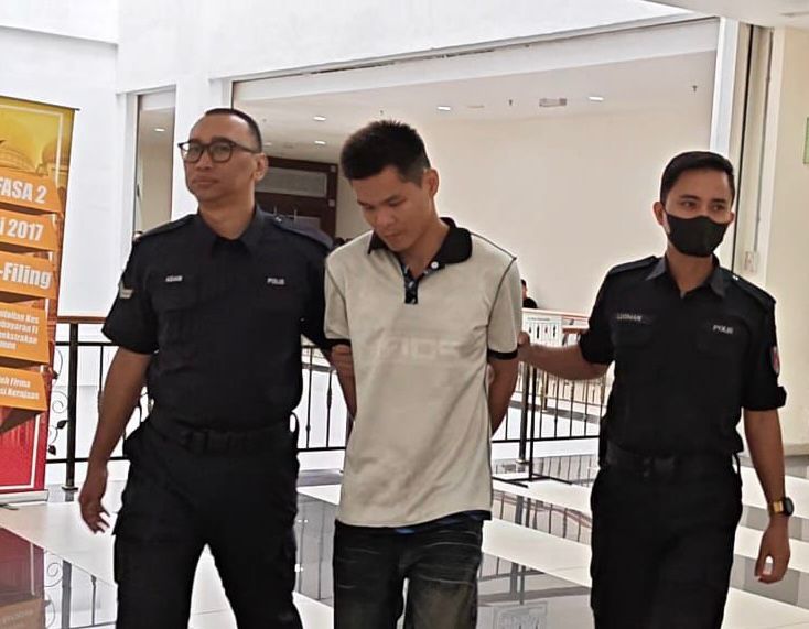 Pemandu pikap didakwa rempuh dua saudara sampai mati