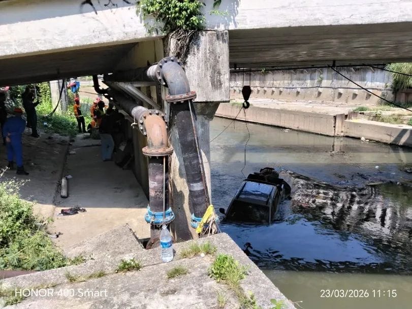 Pacuan empat roda terjunam dalam Sungai Klang