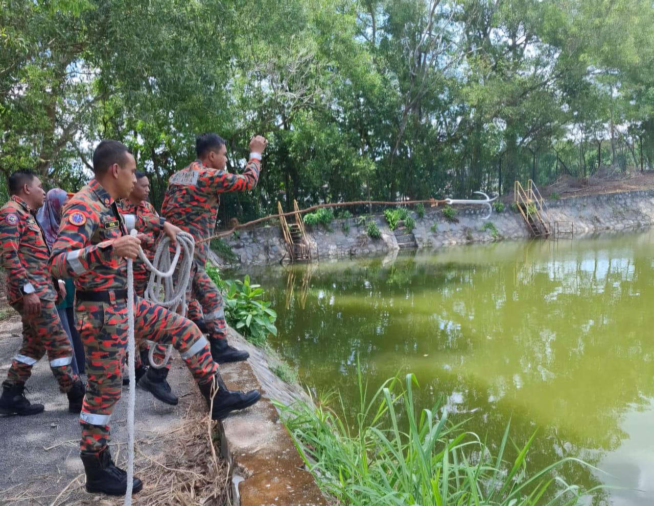 Budak 12 tahun lemas terjatuh dalam loji ketika memancing