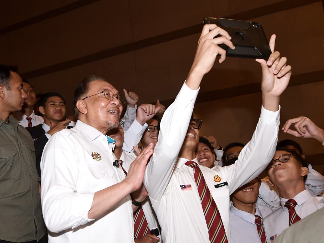 Belajar daripada Tun Abdul Razak, lawat daerah lihat rakyat – Anwar