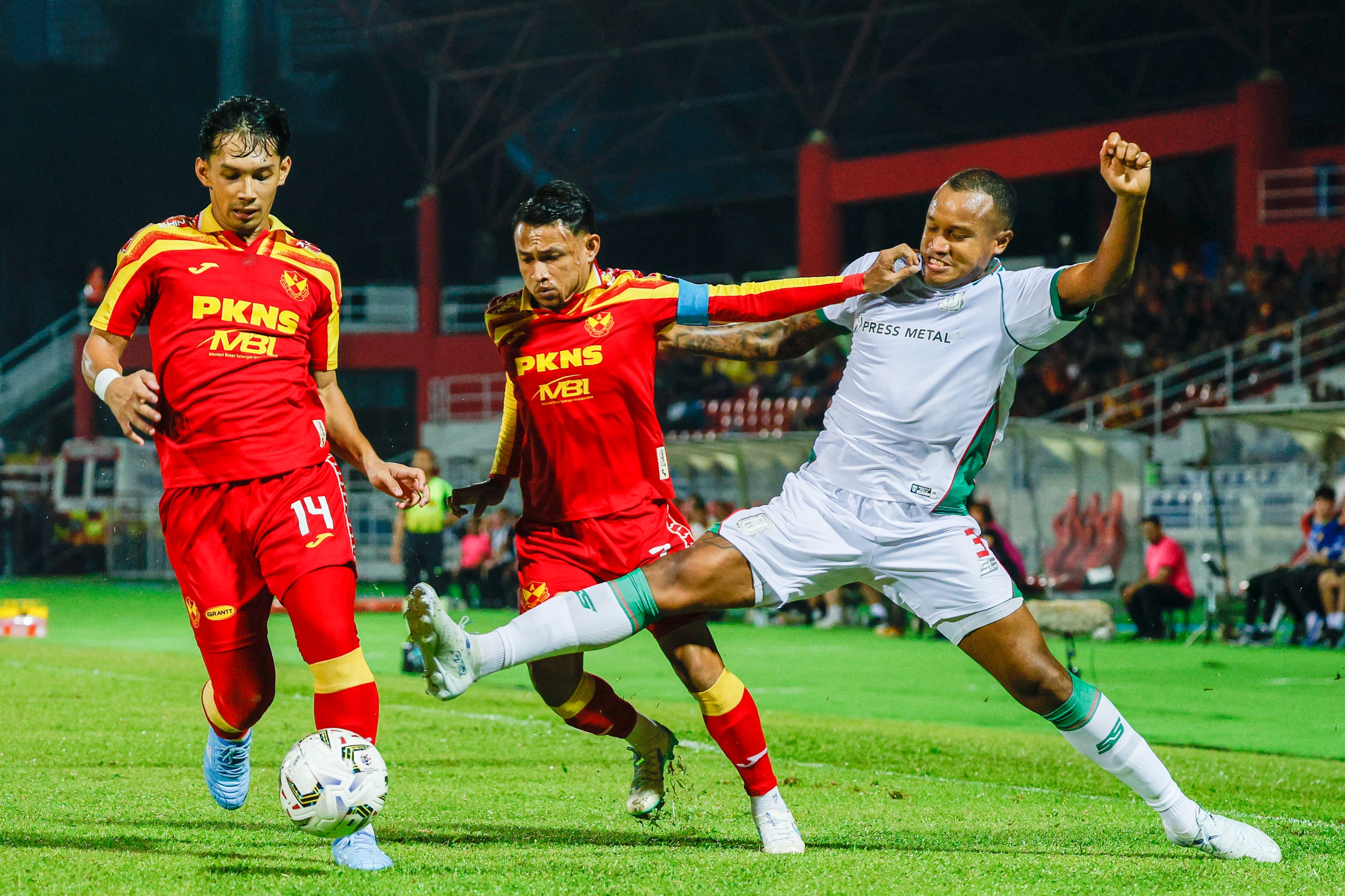 Piala Malaysia: Selangor FC, Kuching City sama hebat