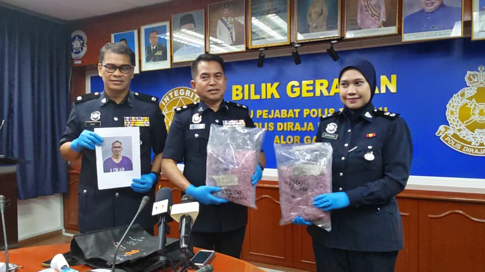 Cemas nampak peronda, lelaki kantoi bawa ekstasi hampir RM600,000