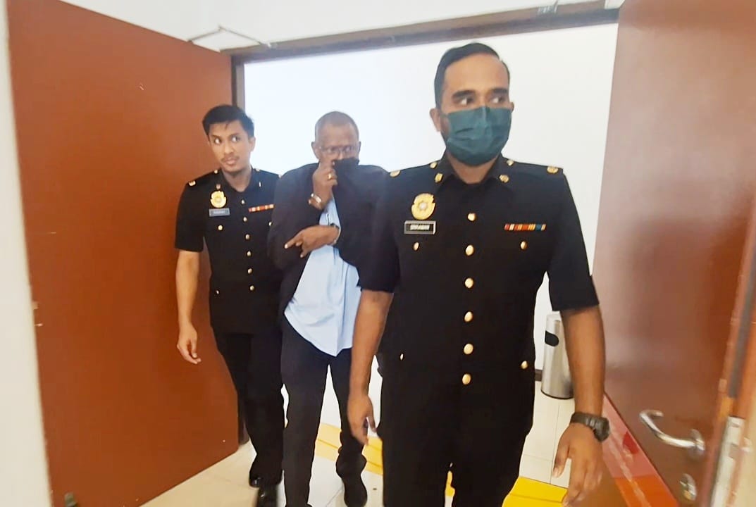 Pengarah syarikat didakwa tipu tanah, ubah wang haram RM3.7 juta