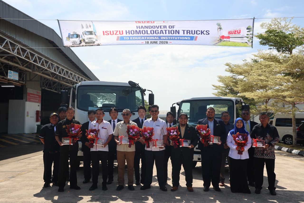 Isuzu Hicom sumbang 11 trak buat pelajar TVET