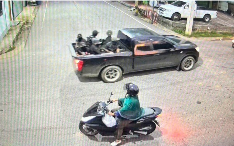 [VIDEO] Lima renjer diserang dari atas pikap ketika pemeriksaan di Narathiwat