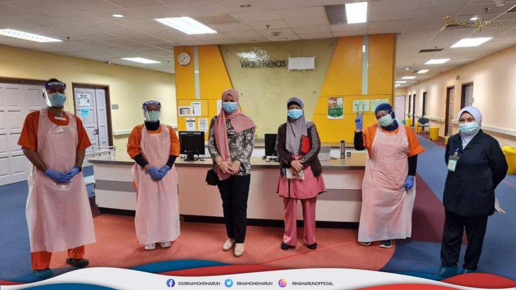 Rina, ibu bebas Covid-19 dan dibenarkan keluar hospital hari ini Rina, ibu bebas Covid-19 dan dibenarkan keluar hospital hari ini