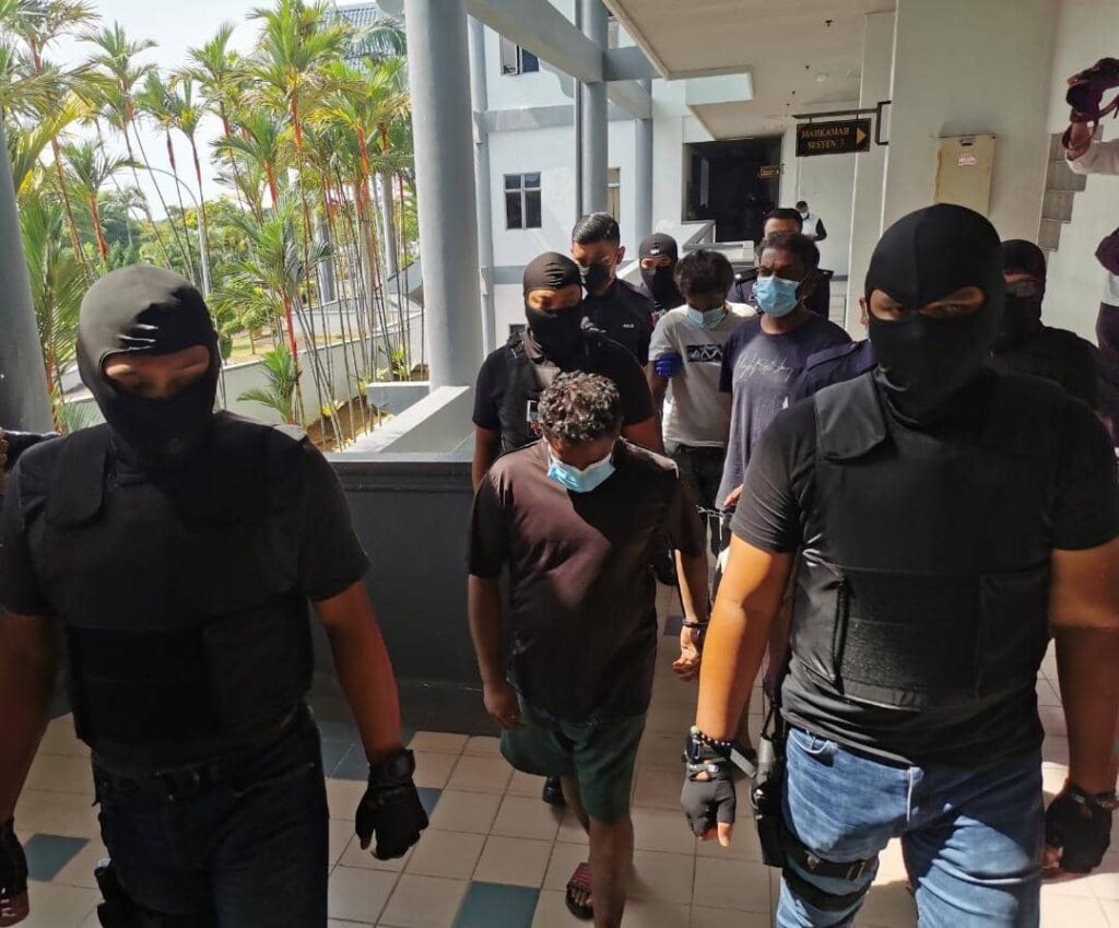 Tiga rakan geng samun berdepan hukuman gantung Tiga rakan geng samun berdepan hukuman gantung