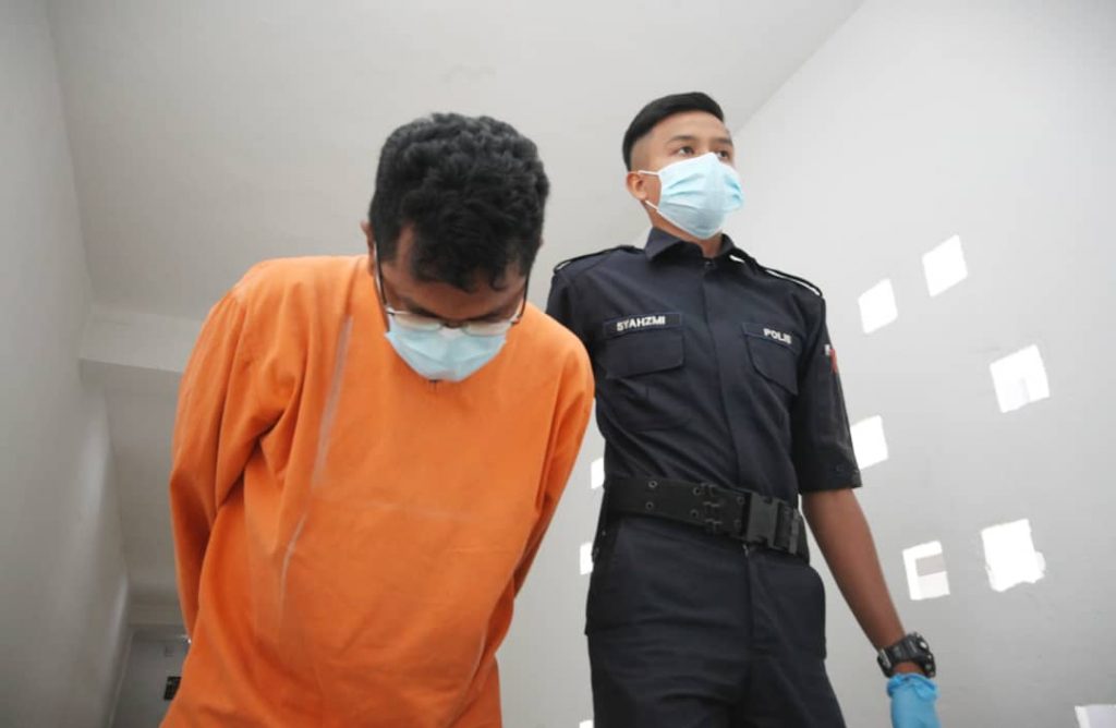 Bomoh didakwa lakukan jenayah seksual terhadap pesakit Bomoh didakwa lakukan jenayah seksual terhadap pesakit