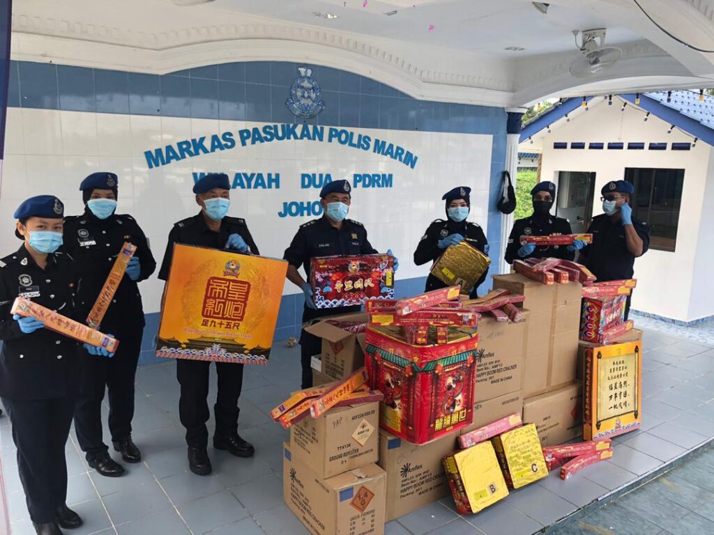 Tak sempat seludup mercun bernilai RM80,000 Tak sempat seludup mercun bernilai RM80,000