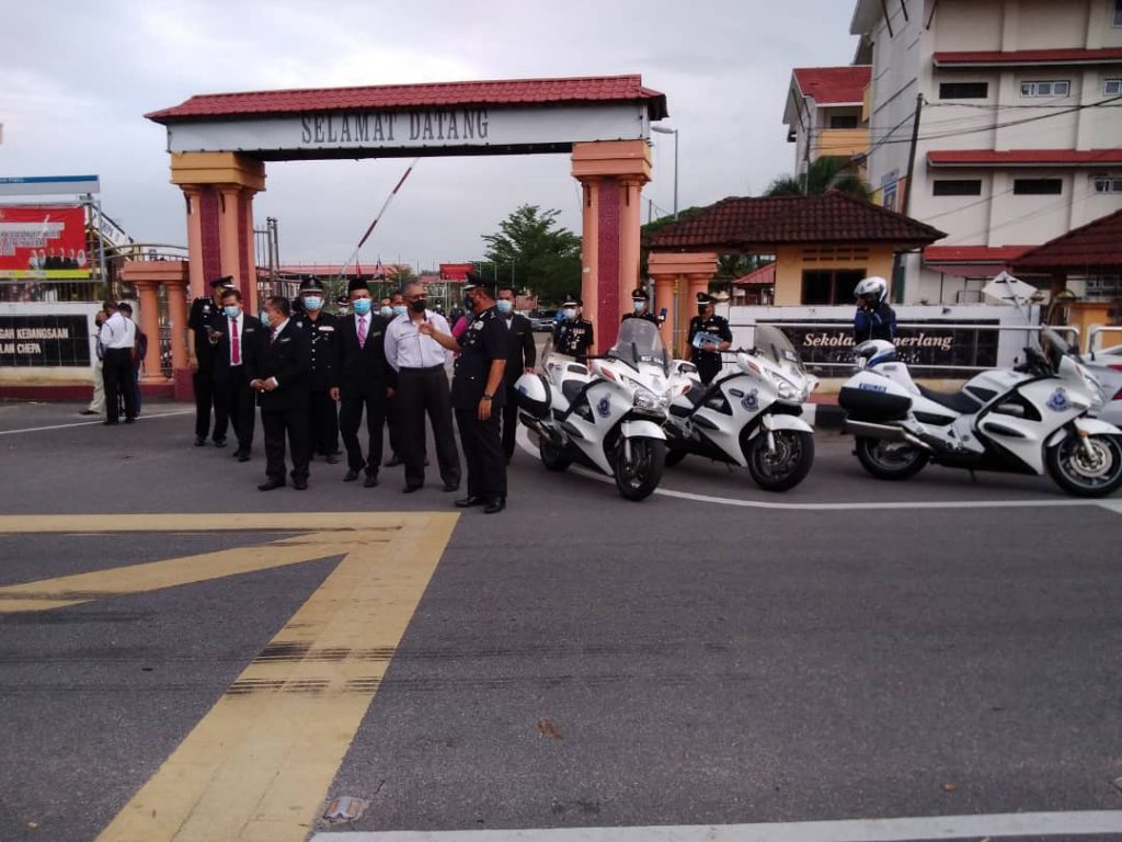 Polis Kelantan tempatkan anggota, MPV di luar sekolah Polis Kelantan tempatkan anggota, MPV di luar sekolah