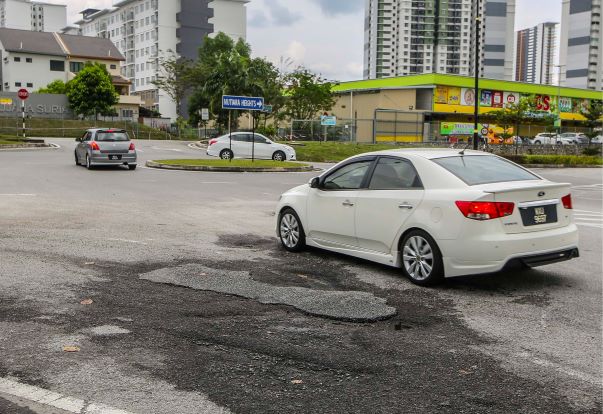 Jalan rosak, berlubang bawa 'bencana' - Kosmo Digital