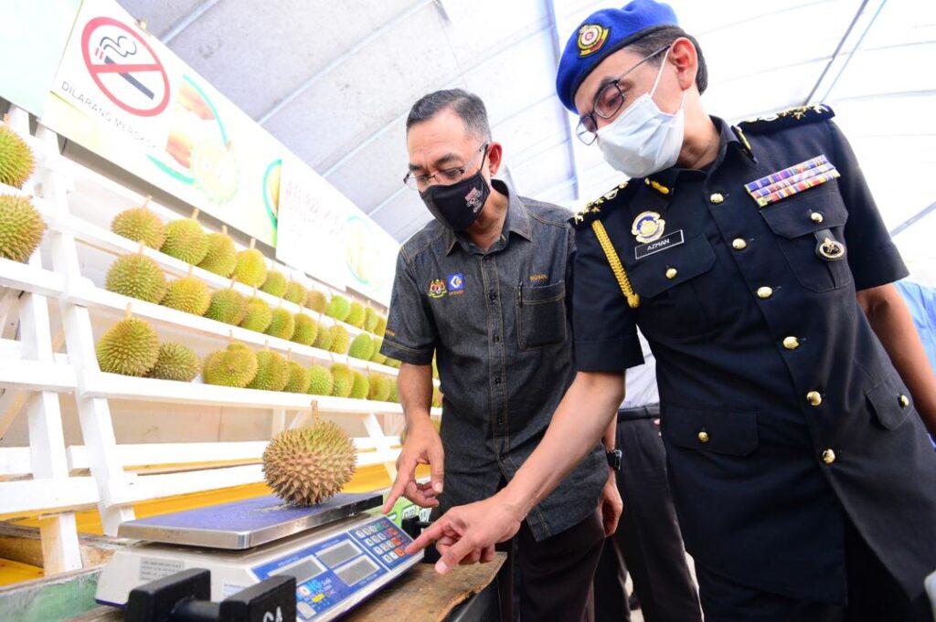 KPDNHEP kesan 14 kes kesalahan peniaga durian KPDNHEP kesan 14 kes kesalahan peniaga durian