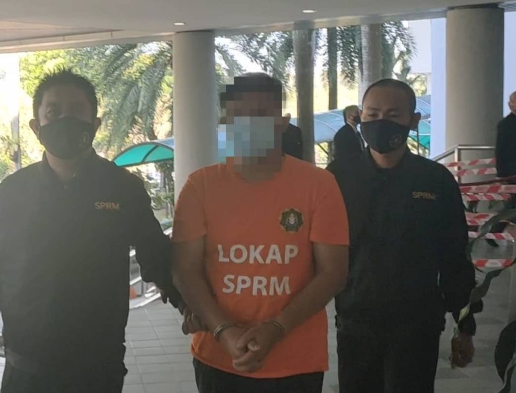 Direman rasuah RM28,000 luluskan tanah Direman rasuah RM28,000 luluskan tanah