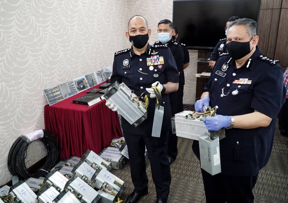 Empat premis curi elektrik diserbu, nilai rampasan RM500,000 Empat premis curi elektrik diserbu, nilai rampasan RM500,000