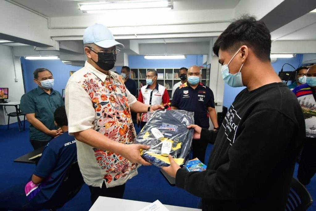 YWP bantu pelajar Wilayah Persekutuan YWP bantu pelajar Wilayah Persekutuan