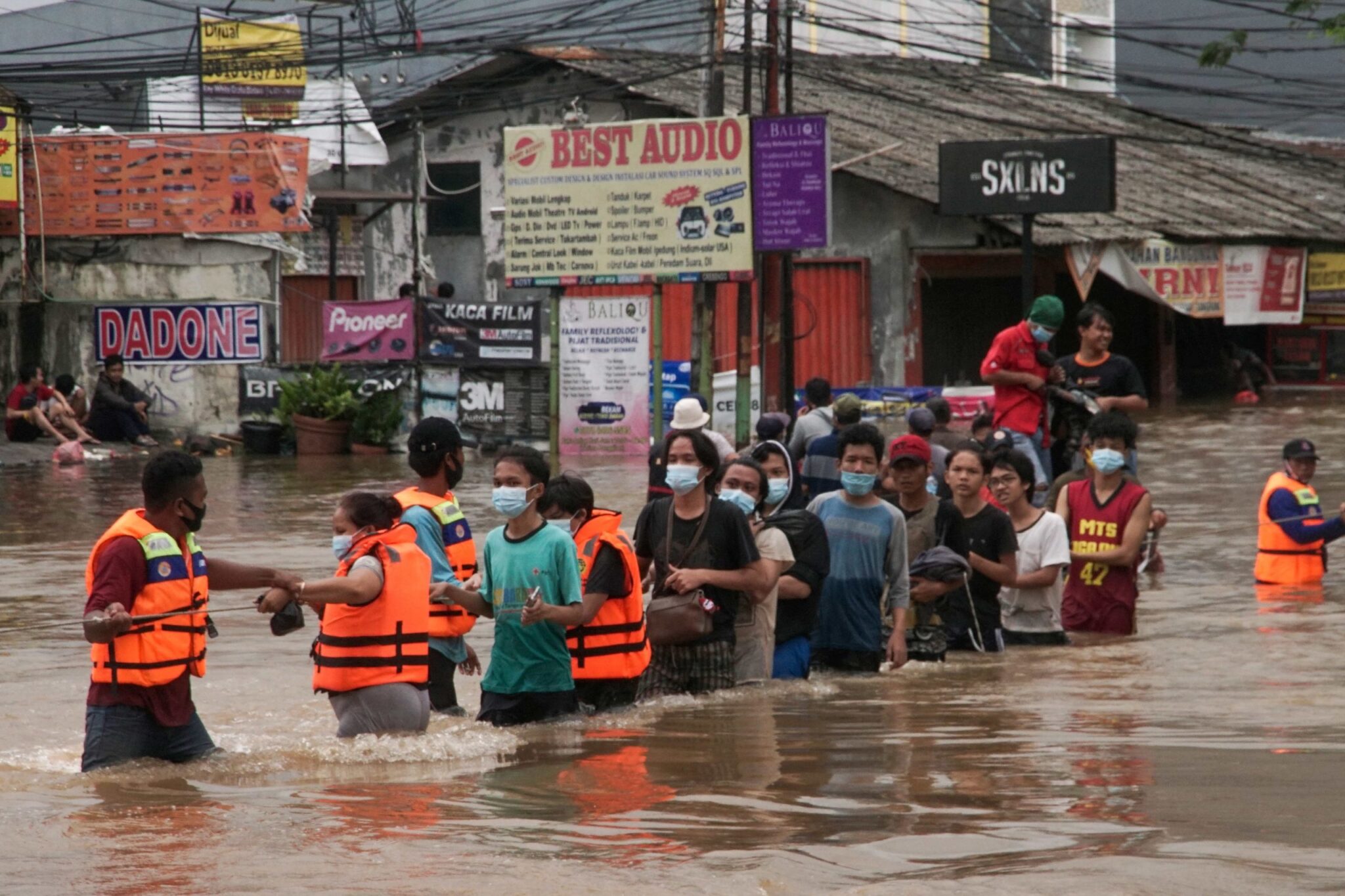 Banjir besar di Jakarta ragut 5 nyawa  Kosmo Digital