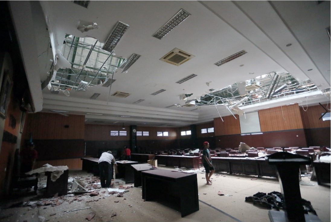 Gempa Terkini Di Jawa Timur : Diguncang Gempa 5.2 SR, Warga Pesisir