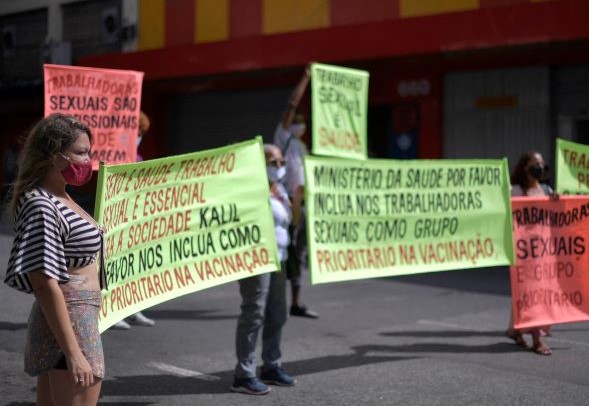 Pekerja seks Brazil mengaku petugas barisan hadapan, mahu jadi yang pertama divaksinasi Pekerja seks Brazil mengaku petugas barisan hadapan, mahu jadi yang pertama divaksinasi