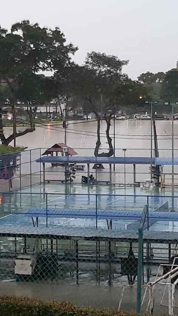 Bandar Batu Pahat ditenggelami air banjir Bandar Batu Pahat ditenggelami air banjir
