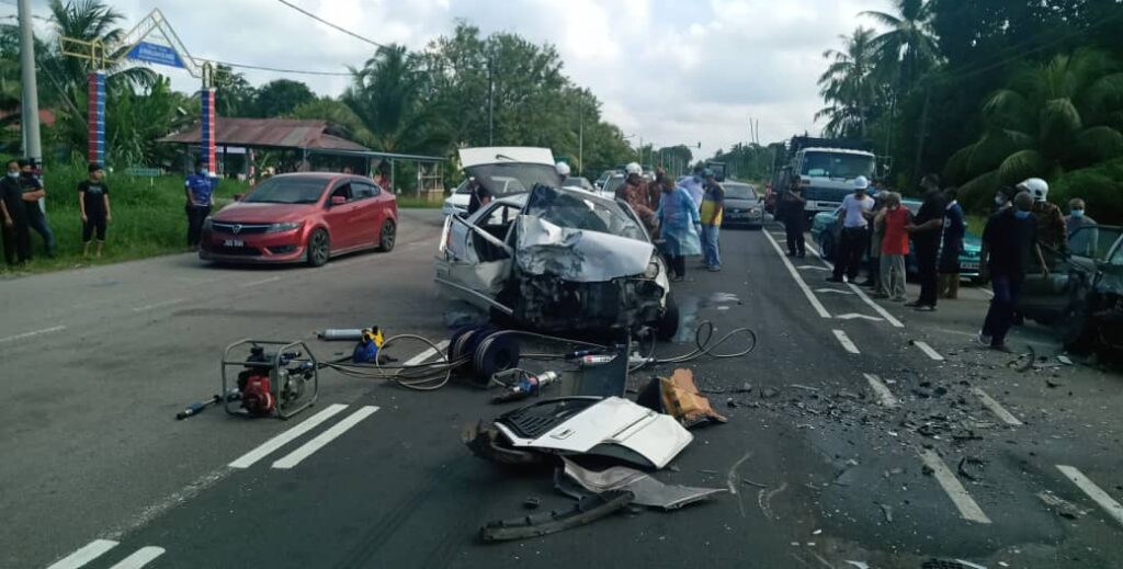 Lelaki terbunuh nahas tiga kenderaan Lelaki terbunuh nahas tiga kenderaan