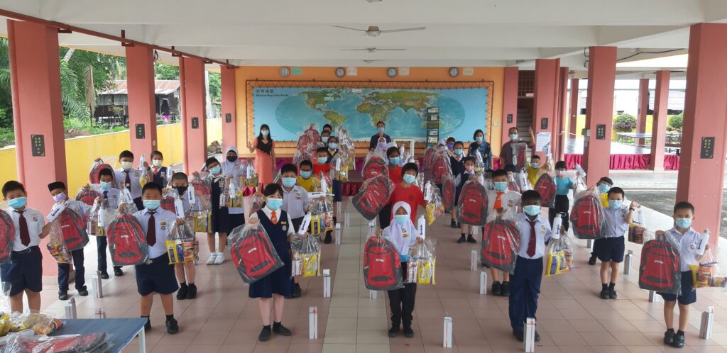 Bag-2-School Gardenia bantu pelajar kurang mampu Bag-2-School Gardenia bantu pelajar kurang mampu