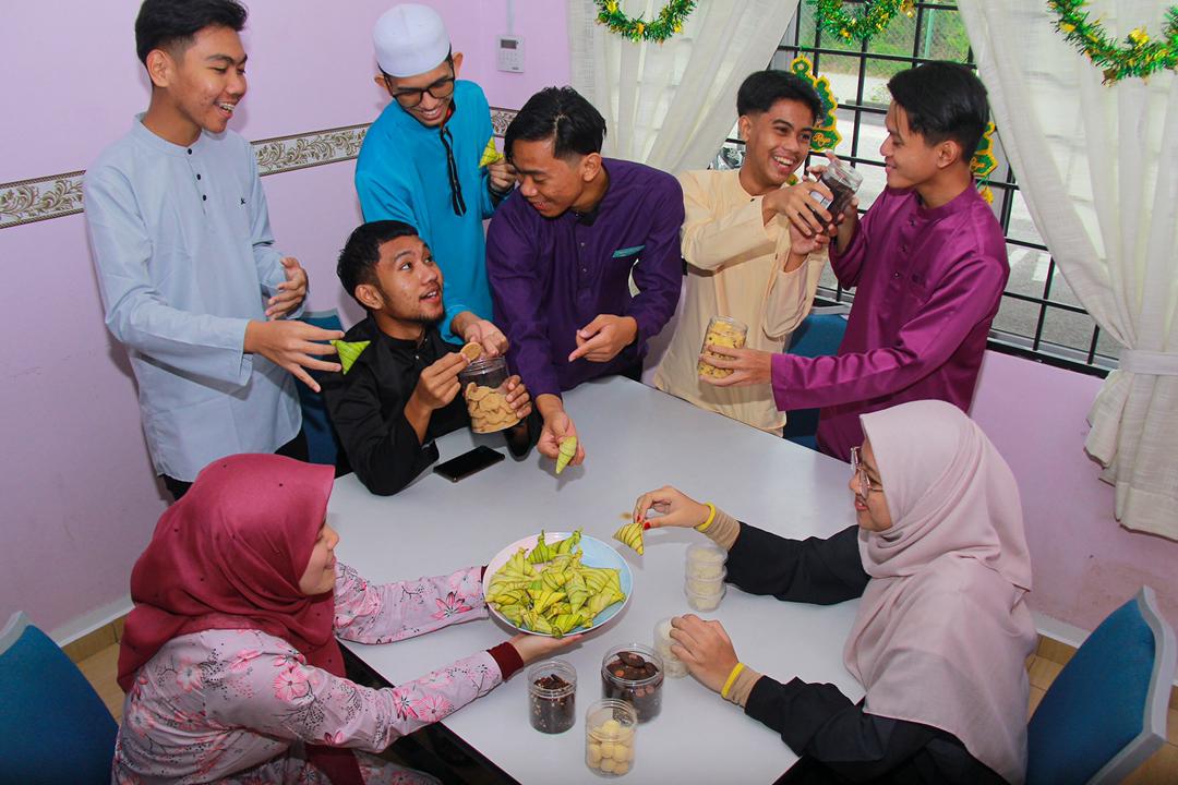 7,234 kes hari ini, orang ramai mula "Cancel" tempahan kuih raya dan baju raya