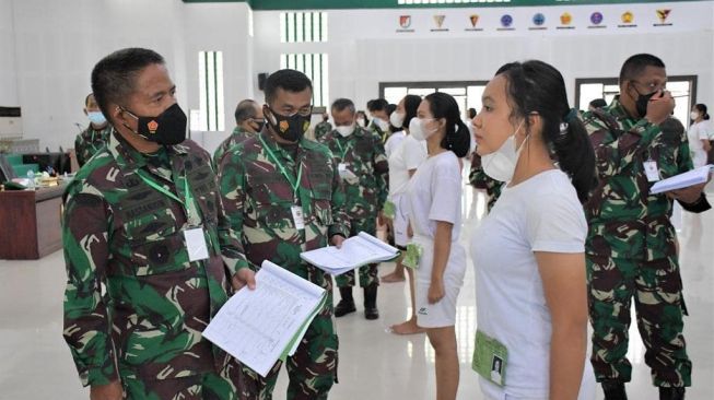 Wanita sertai tentera kerana mahu bekas kekasih menyesal