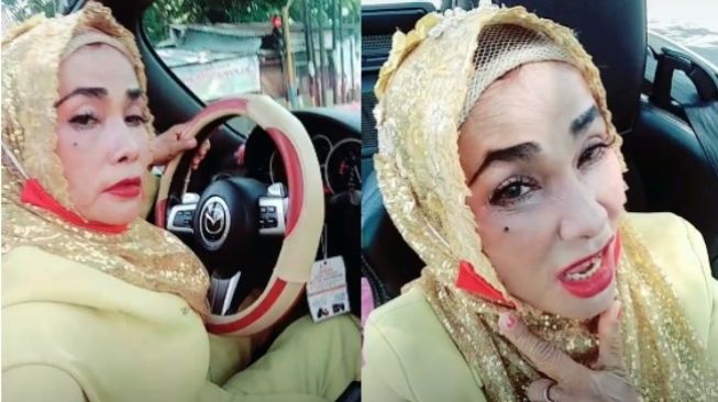 Nenek dikecam pandu kereta mewah sambil main telefon