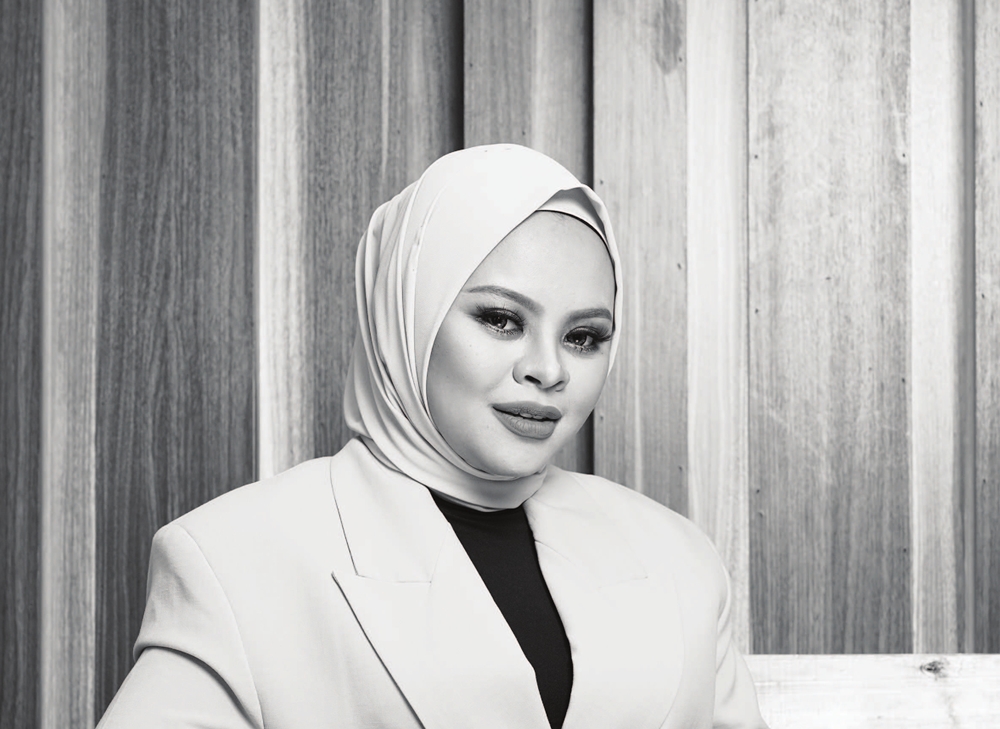 Siapa siti sarah raisuddin