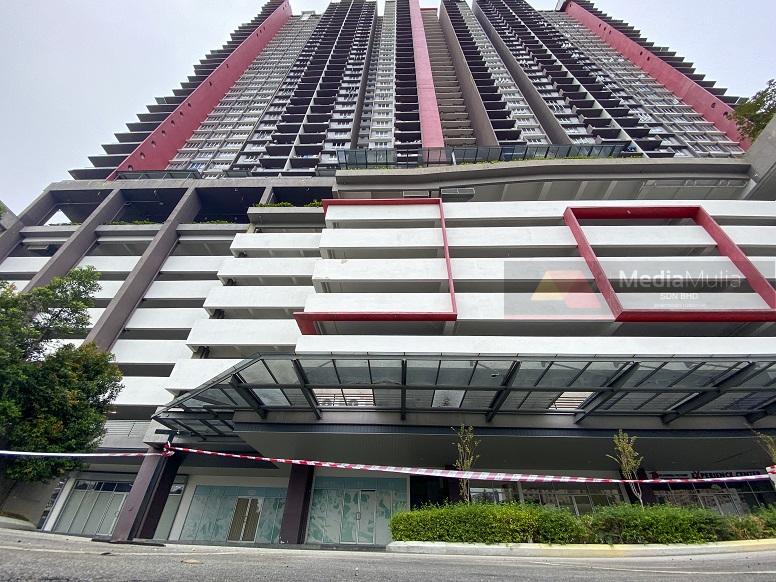 Tragedi Tukar Mentol Lampu Balkoni Kosmo Digital