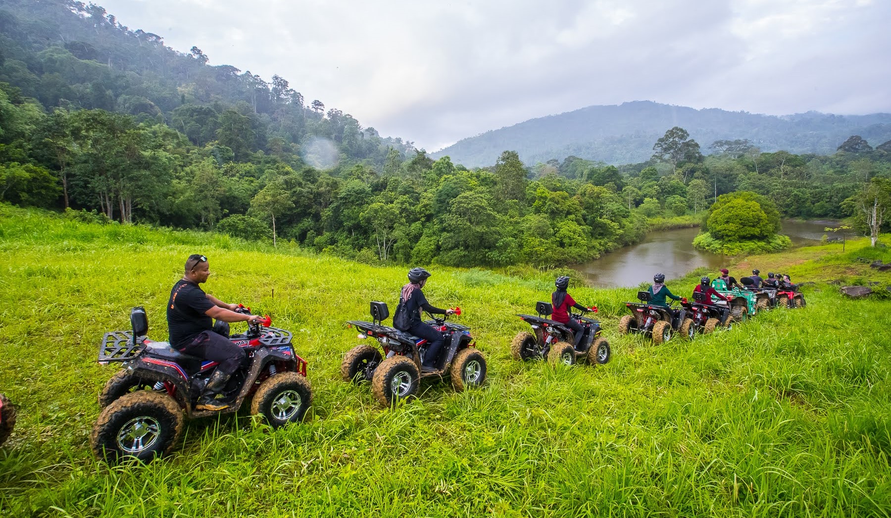Uji adrenalin mengendarai ATV untuk menjelajahi alam