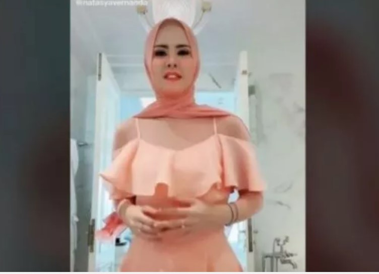 Pakai baju gambar perempuan tak (7 GAMBAR)