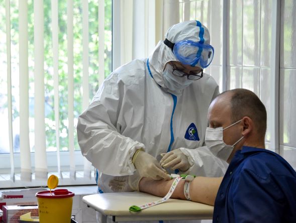 Rusia mengamanatkan pemeriksaan kesehatan pada pengunjung jangka panjang