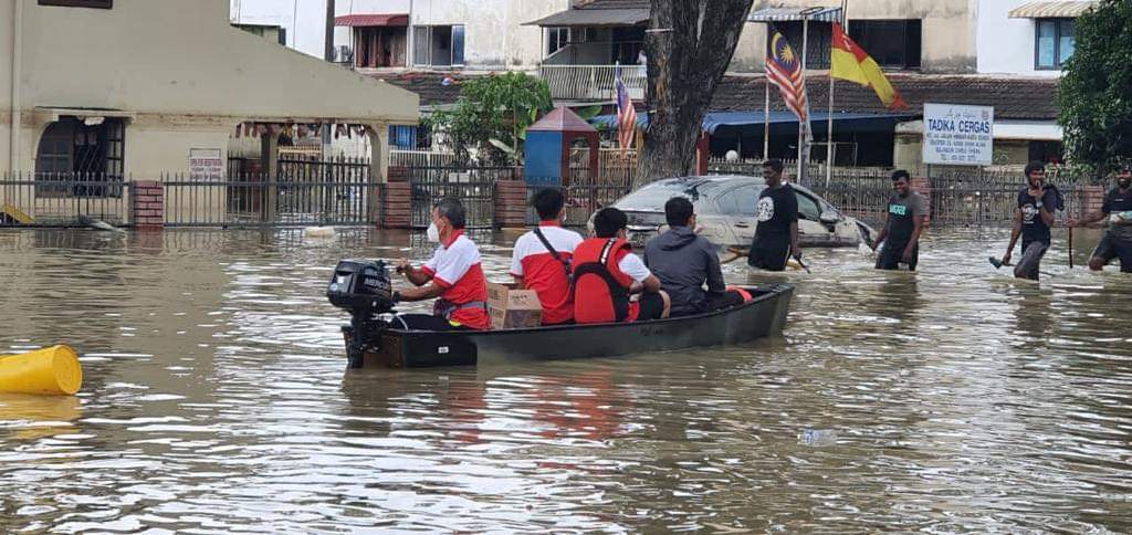 Alam bantuan banjir shah AEON Shah