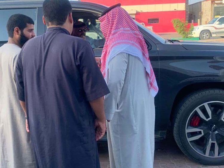 Mobil Rakyat mogok di tengah jalan, Pangeran Arab mempersembahkan mobil baru