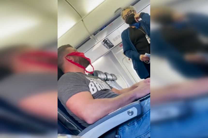 Pakai seluar dalam jadi pelitup muka, penumpang diusir dari pesawat
