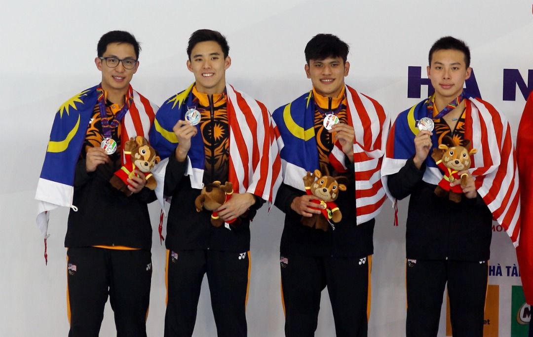 Malaysian swimming team breaks national record and bags silver medal at the 2021 sea games | weirdkaya