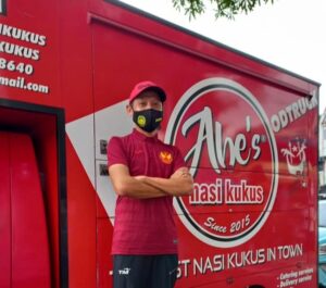 MOHD. NAJHAN bersyukur kerana perniagaannya mendapat maklum balas positif daripada para pelanggan.