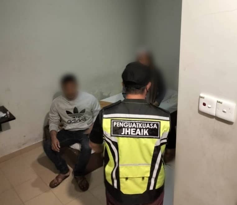 Bagitahu Suami Nak Ambil Lesen, Dua Wanita Dicekup Berkhalwat 