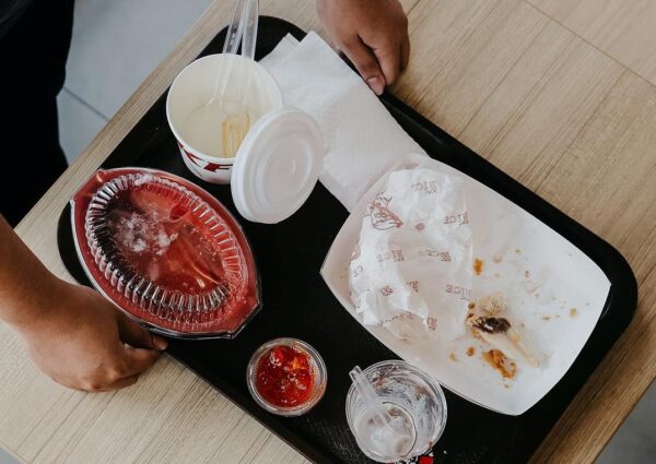 Jangan malu susun pinggan, bersih meja selepas makan - Kosmo Digital