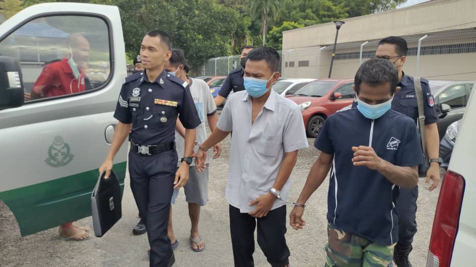 Rakyat Indonesia mengakui adalah satu kesilapan untuk menipu orang tua untuk membeli batu delima merah 2 WhatsApp Image 2023 02 07 at 12.28.49 PM