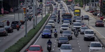 Keluar pukul 5 pagi, tidur di parkir sebelum masuk pejabat