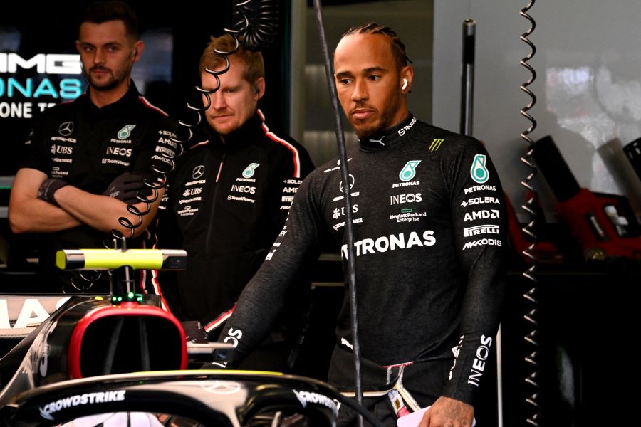 Hamilton bakal sertai Ferrari musim depan