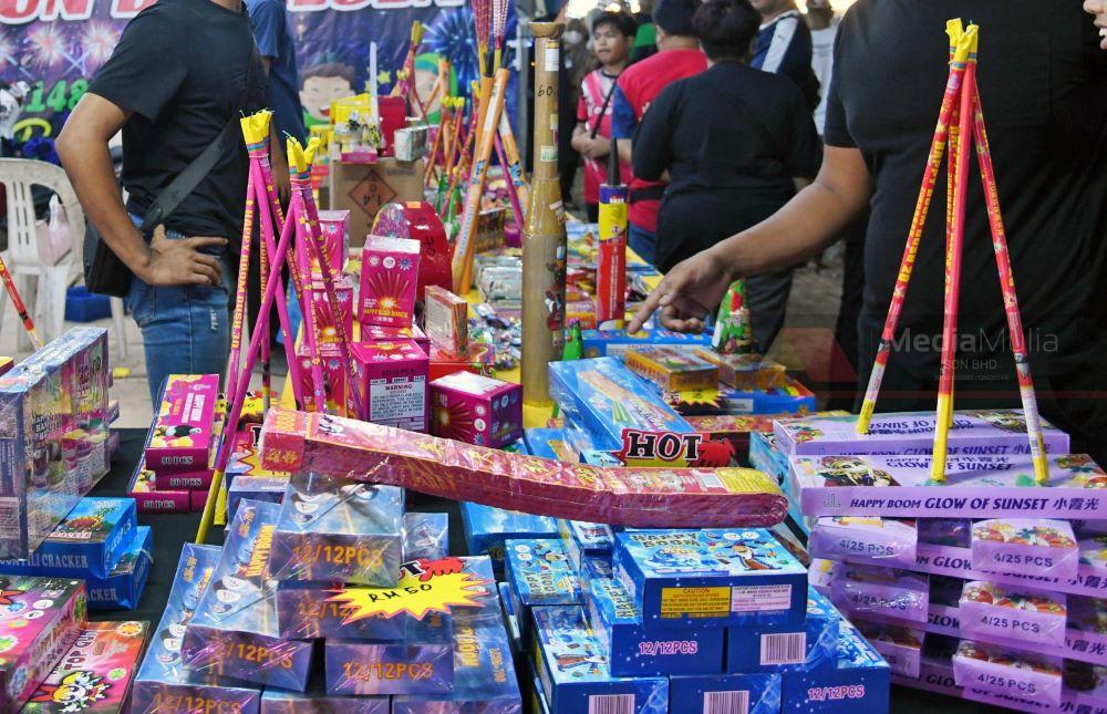 Kata duit kurang, tapi ramai borong mercun raya