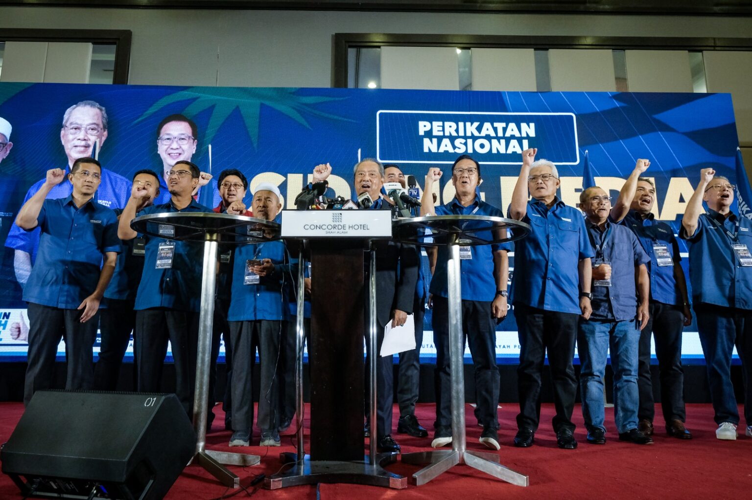 prn-referendum-tolak-ph-bn-anwar-dan-zahid-perlu-letak-jawatan