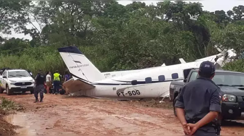 14 maut pesawat terhempas ketika cuaca buruk