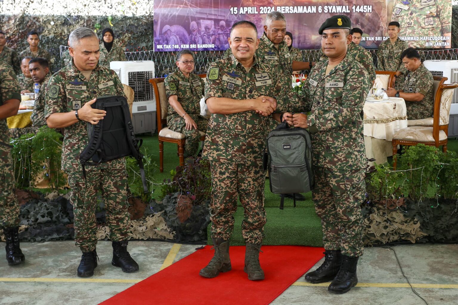 Panglima Tentera Darat raikan Aidilfitri bersama anggota bertugas ...