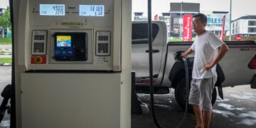 Subsidi diesel: Ramai serbu stesen minyak sejak petang tadi