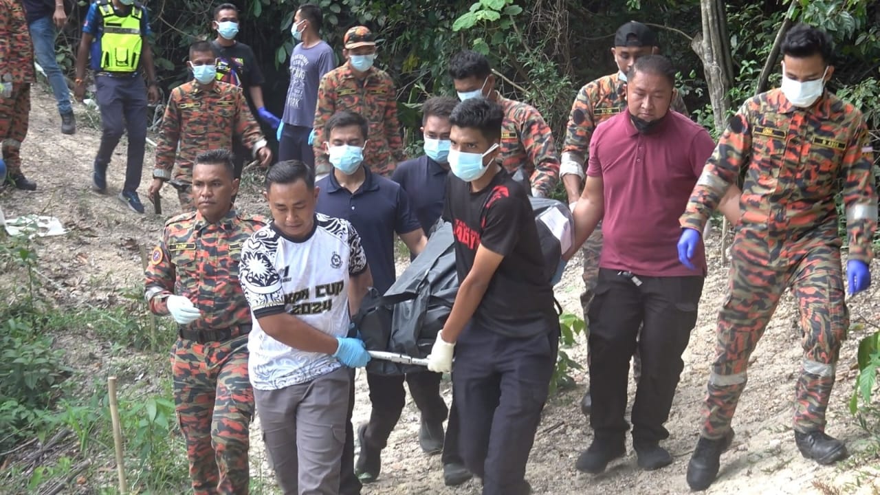 Cari kayu, jumpa mayat reput